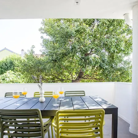 Favi Apartment *