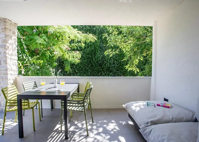 Favi باكوشتاني