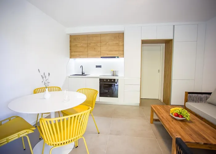 Favi * باكوشتاني