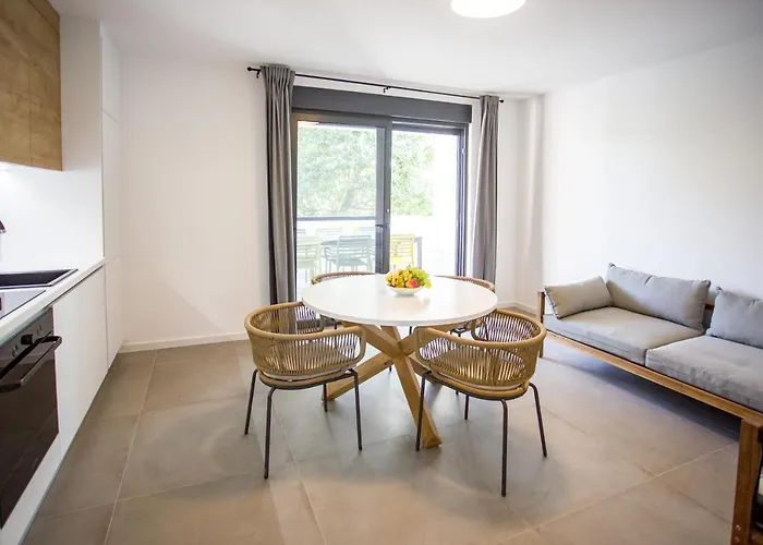 Favi شقة باكوشتاني